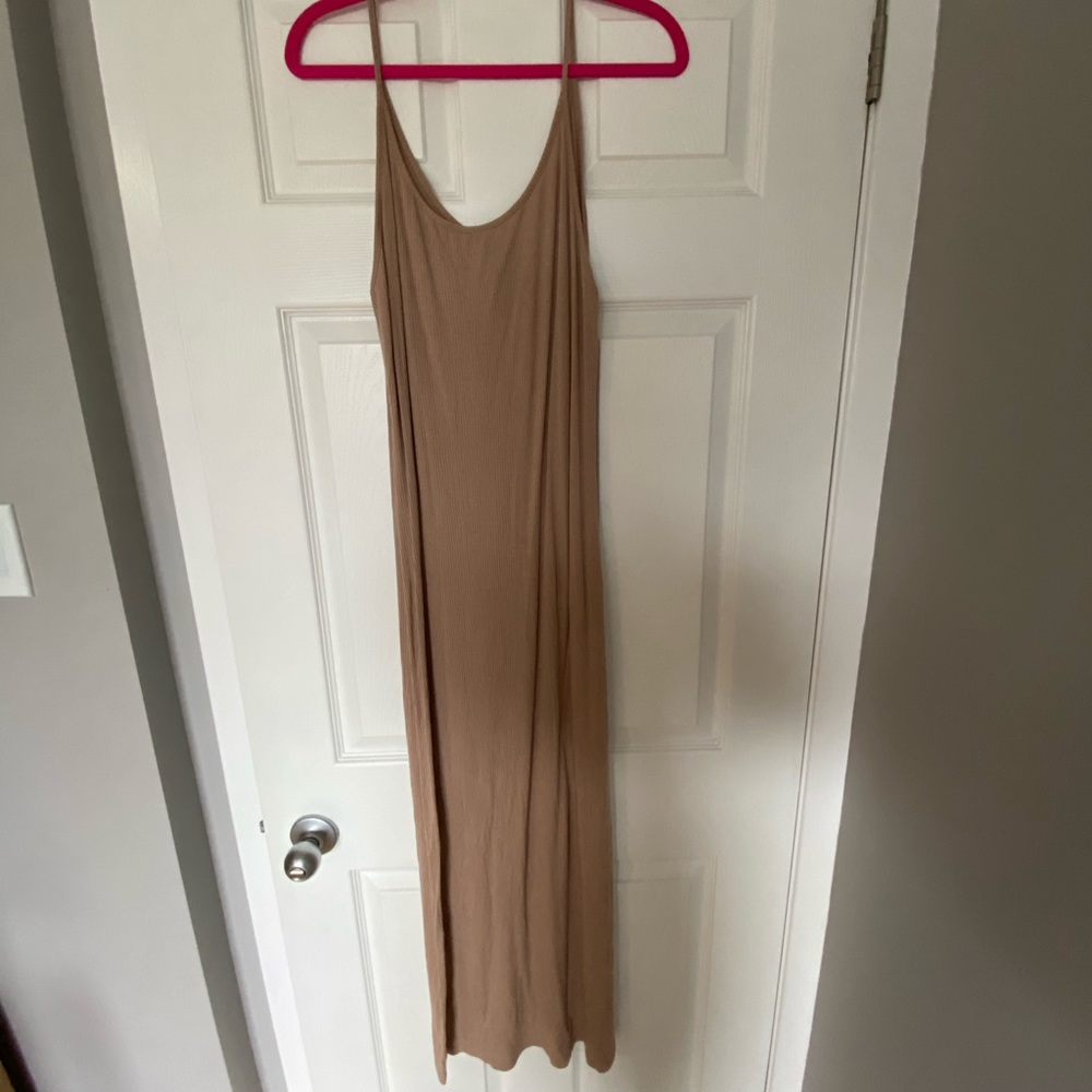 ** FOREVER 21 TAN MAXI DRESS **